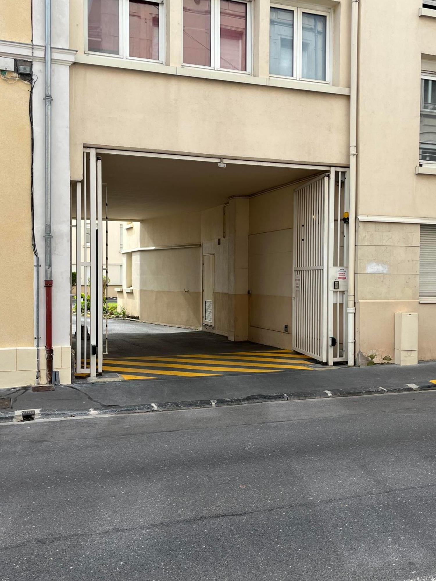 Julia Home, Madamedemconciergerie Reims Exterior foto